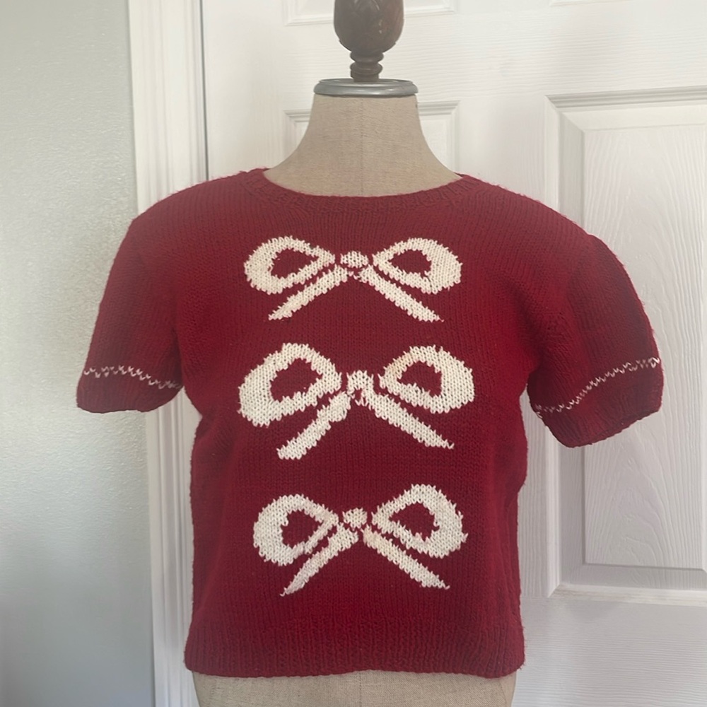 Vintage short sleeve hand knit sweater bows, red white Christmas handcrafted M